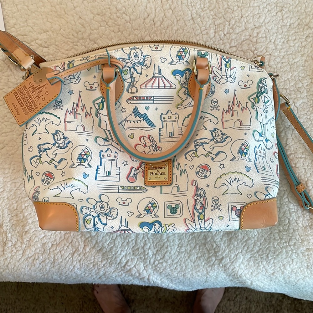 Disney Dooney & Bourke 2017 Marathon Weekend satchel w/adjustable shoulder strap